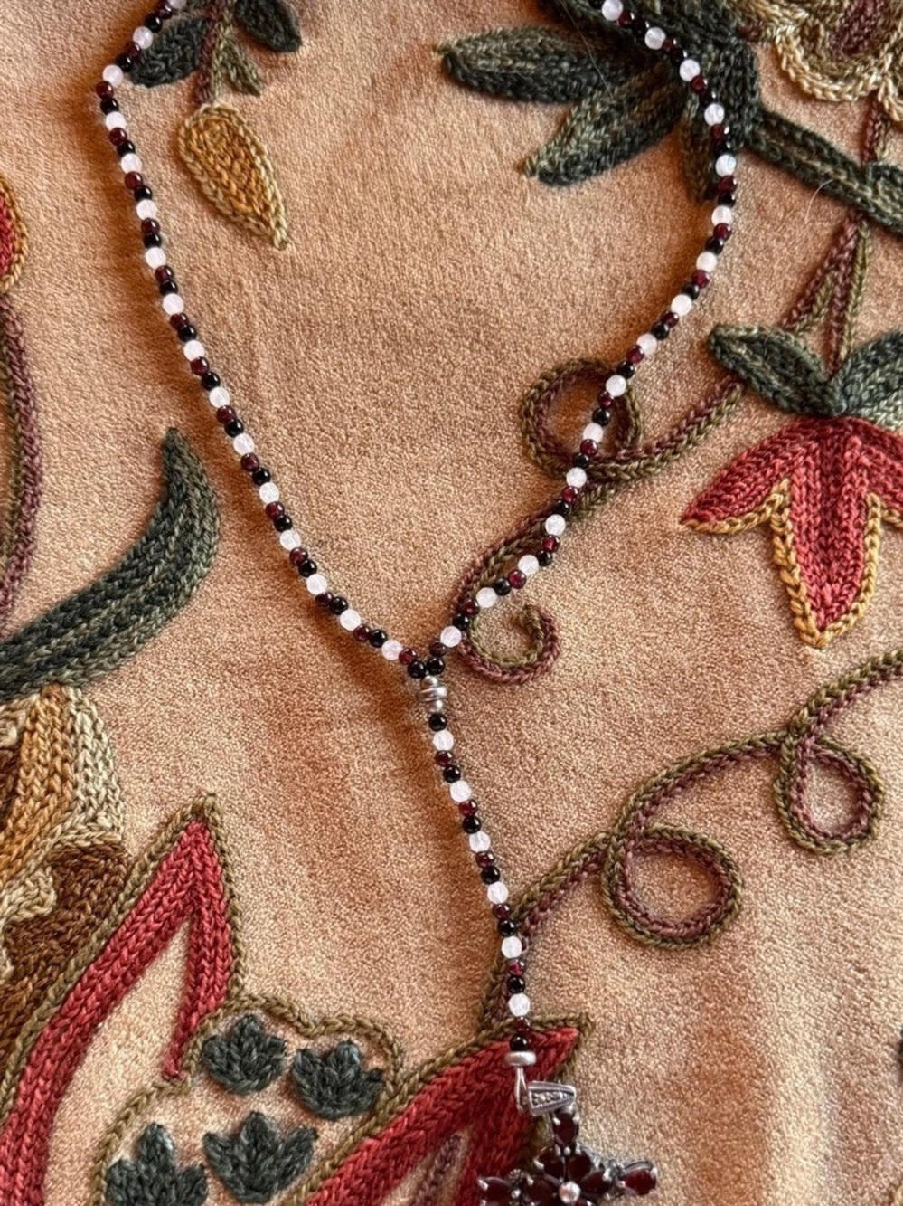 Beaded Pendant Necklace in white & Red Like New